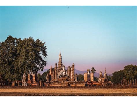 The Rise of Sukhothai: A Pivotal Moment in Early Thai History and a Testament to the Power of Monastic Influence